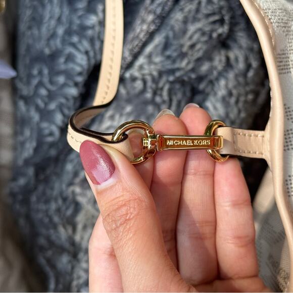 Michael Kors Monogram Cream Tote - Picture 7 of 9